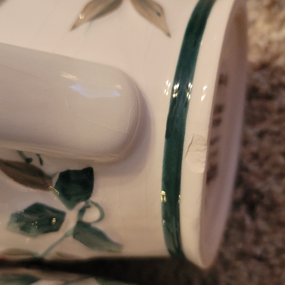 Pfaltzgraff Winterberry set of 3 mugs NEW one small chip on base of cup as shown - Picture 5 of 5